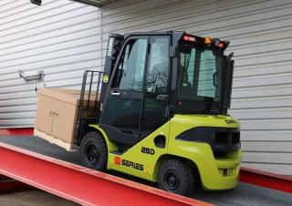 Автонавантажувач дизельний Clark S 25 D