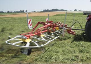барабанні сіноворушилки Pöttinger Hit 6.80 T