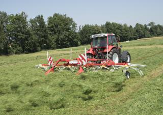 барабанні сіноворушилки Pöttinger Hit 6.80 T