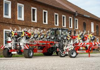 барабанні сіноворушилки Pöttinger Hit 8.9 T
