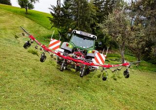 барабанні сіноворушилки Fella Sanos 601 DN