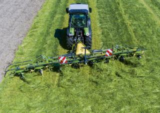 барабанні сіноворушилки Krone Vendro 820