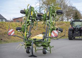 барабанні сіноворушилки Krone Vendro 820