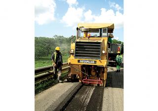 Дорожня фреза Caterpillar PM102