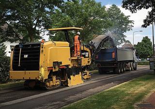 Дорожня фреза Caterpillar PM620