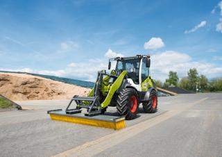 Дворовий навантажувач Claas Torion 535