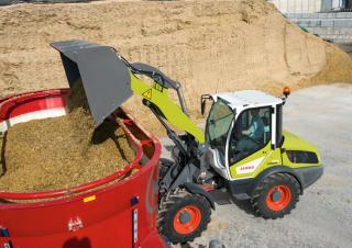 Дворовий навантажувач Claas Torion 639