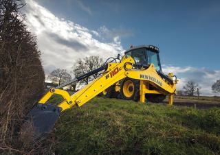 Екскаватор-навантажувач New Holland B100C TC