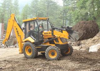 Екскаватор-навантажувач Bull HD96 4WD