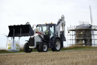 Екскаватор-навантажувач Terex TLB 890