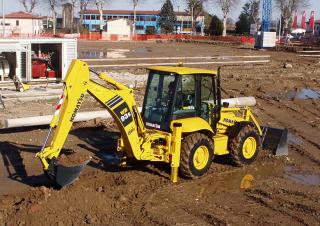 Екскаватор-навантажувач Komatsu WB93S-5 