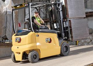 Електричні навантажувачі Caterpillar EP35AN
