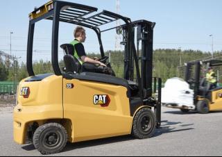 Електричні навантажувачі Caterpillar EP35AN