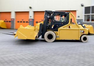 Електричні навантажувачі Caterpillar EP80NH-900