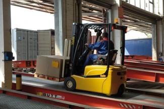 Електричні навантажувачі Yale ERP1 VT SWB