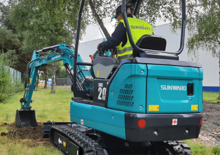 Електричний гусеничний екскаватор Sunward SWE20FED