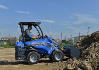 Електричний колісний навантажувач Multione EZ 5 