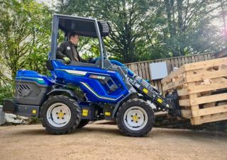 Електричний колісний навантажувач Multione EZ 8 