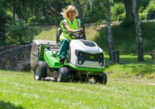 Газонокосарки, газонні та садові трактори Etesia HYDRO 100 III