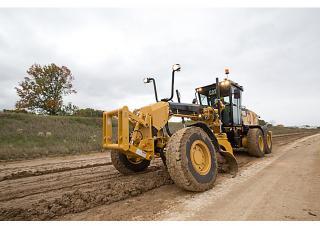 Грейдери Caterpillar 140