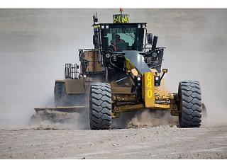 Грейдери Caterpillar 24