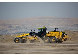 Грейдери Caterpillar 24