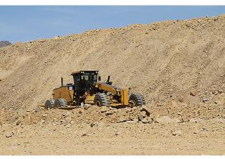 Грейдери Caterpillar 24M