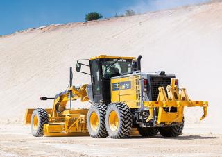 Грейдери Komatsu GD675-7E0