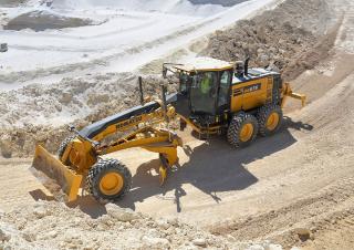 Грейдери Komatsu GD675-7E0