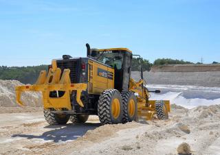 Грейдери Komatsu GD675-7E0