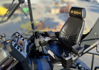 Гусеничні асфальтоукладачі Bomag BF 800 C 3 S 500