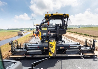 Гусеничні асфальтоукладачі Bomag BF 800 C 3 S 500