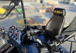 Гусеничні асфальтоукладачі Bomag BF 800 C 3 S 600