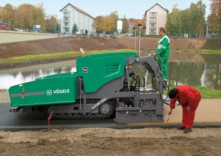 Гусеничні асфальтоукладачі Vögele Super 700i