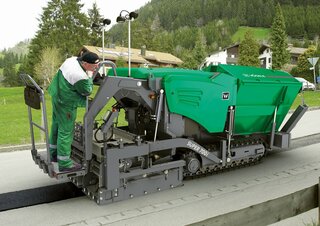 Гусеничні асфальтоукладачі Vögele Super 700i