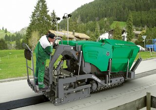 Гусеничні асфальтоукладачі Vögele Super 800i