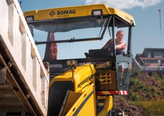 Гусеничні асфальтоукладачі Bomag BF 700 C 2 S 600