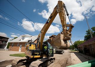 Гусеничні екскаватори Caterpillar 320E LN