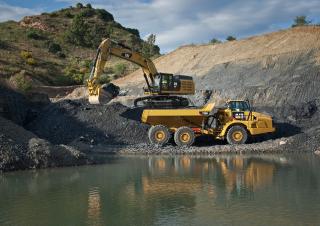Гусеничні екскаватори Caterpillar 352F XE