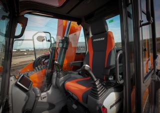 Гусеничні екскаватори Doosan DX140LCR-3