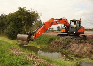 Гусеничні екскаватори Doosan DX140LC-5