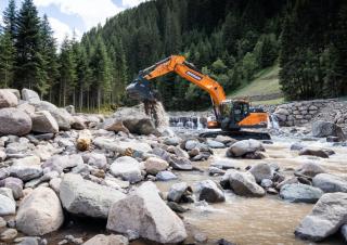 Гусеничні екскаватори Doosan DX210LC-7