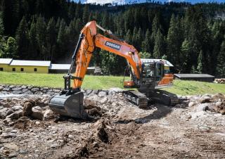 Гусеничні екскаватори Doosan DX210NLC-7
