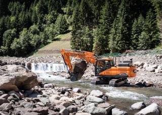 Гусеничні екскаватори Doosan DX245NHD-7
