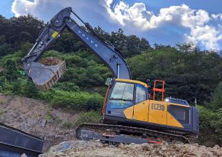Гусеничні екскаватори Volvo EC230F LR