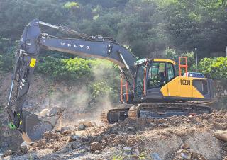 Гусеничні екскаватори Volvo EC230F NL