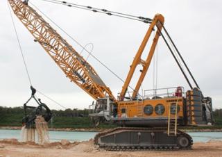 Гусеничні крани - ґратчаста стріла Liebherr HS 8300
