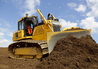 Гусеничні бульдозери Komatsu D85EXi-18E0
