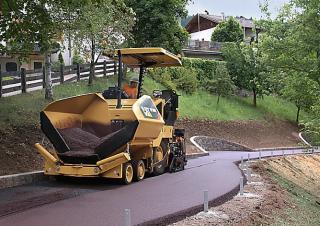 Колісні асфальтоукладальники Caterpillar AP300F