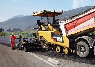 Колісні асфальтоукладальники Caterpillar AP600D